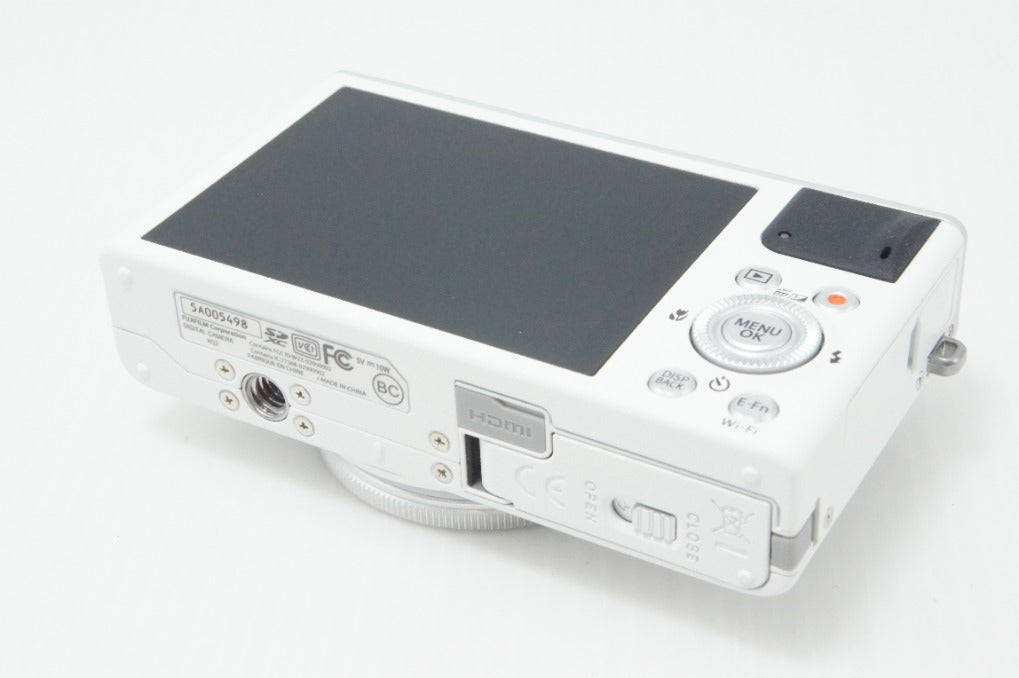 美品 FUJIFILM フジフィルム XQ2 コンパクトデジタルカメラ ホワイト 元箱付 260717am