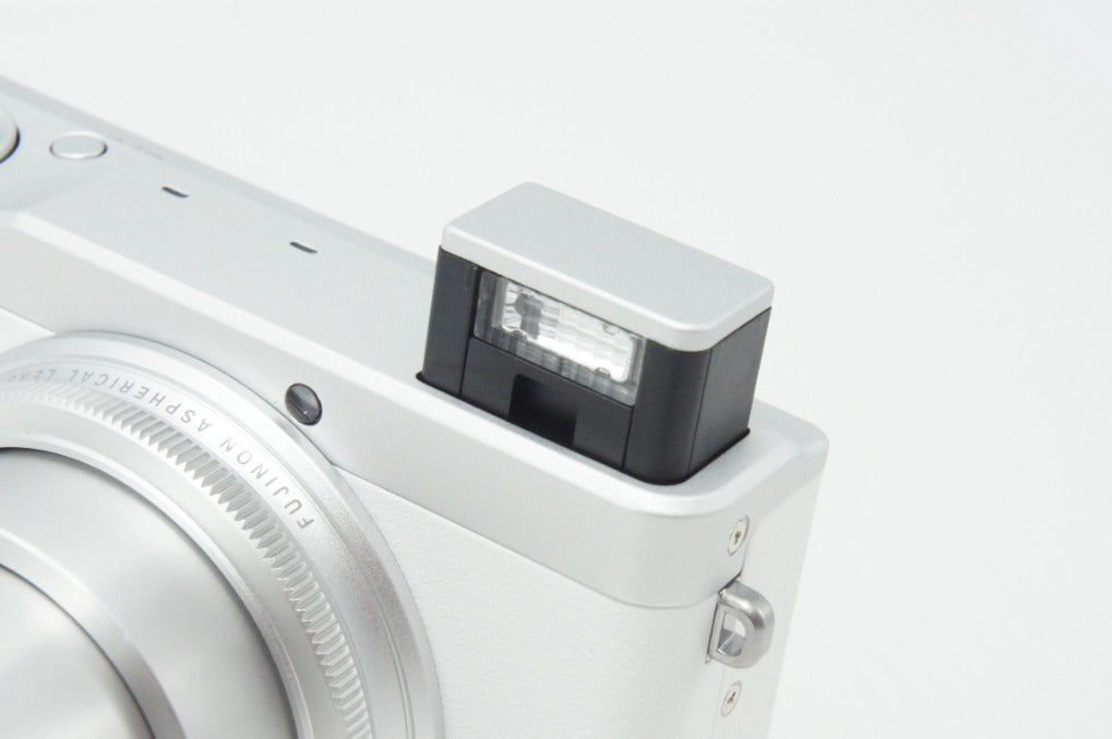 美品 FUJIFILM フジフィルム XQ2 コンパクトデジタルカメラ ホワイト