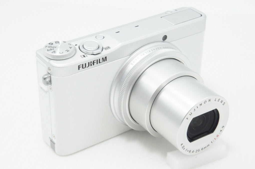 美品 FUJIFILM フジフィルム XQ2 コンパクトデジタルカメラ ホワイト 元箱付 260717am