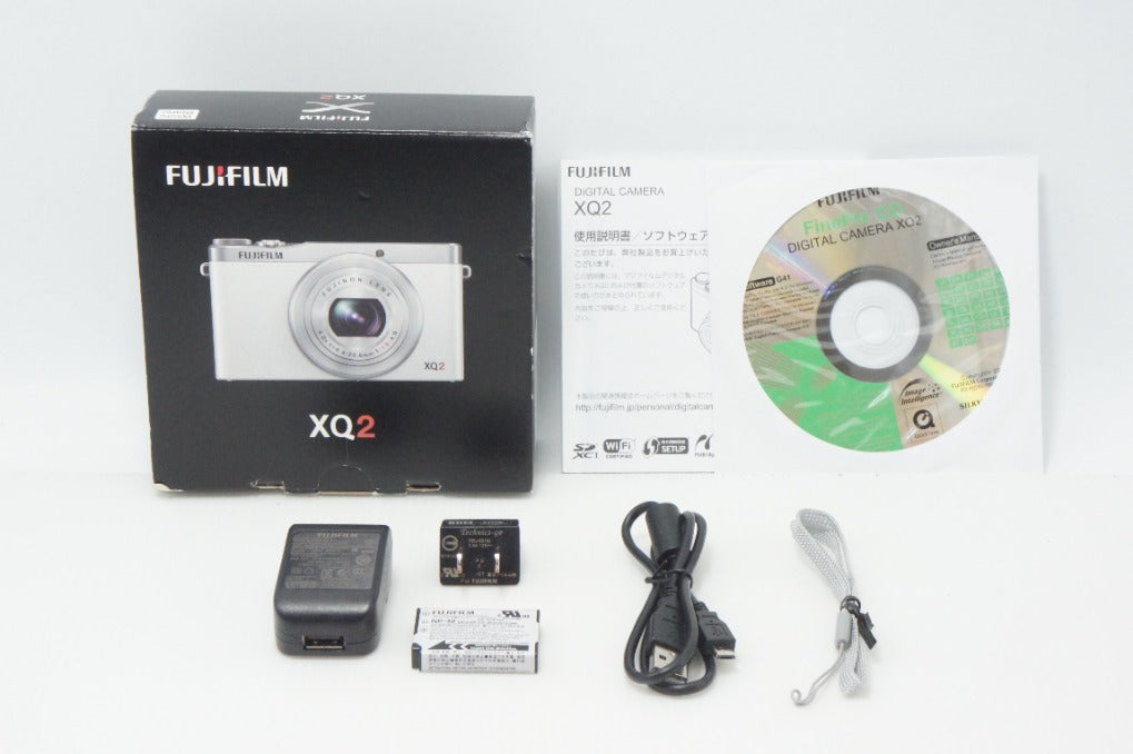 美品 FUJIFILM フジフィルム XQ2 コンパクトデジタルカメラ ホワイト 元箱付 260717am