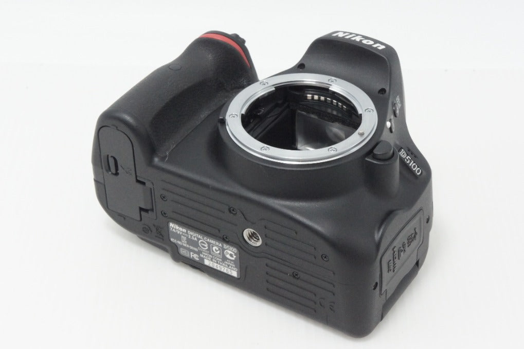 美品 Nikon ニコン D5100 ボディ + AF-S DX NIKKOR 18-55mm VR レンズ