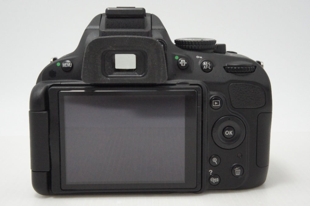 美品 Nikon ニコン D5100 ボディ + AF-S DX NIKKOR 18-55mm VR レンズ
