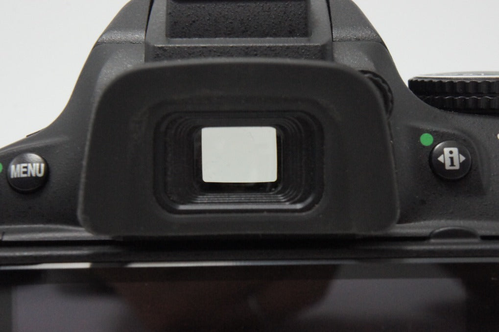 美品 Nikon ニコン D5100 ボディ + AF-S DX NIKKOR 18-55mm VR レンズ