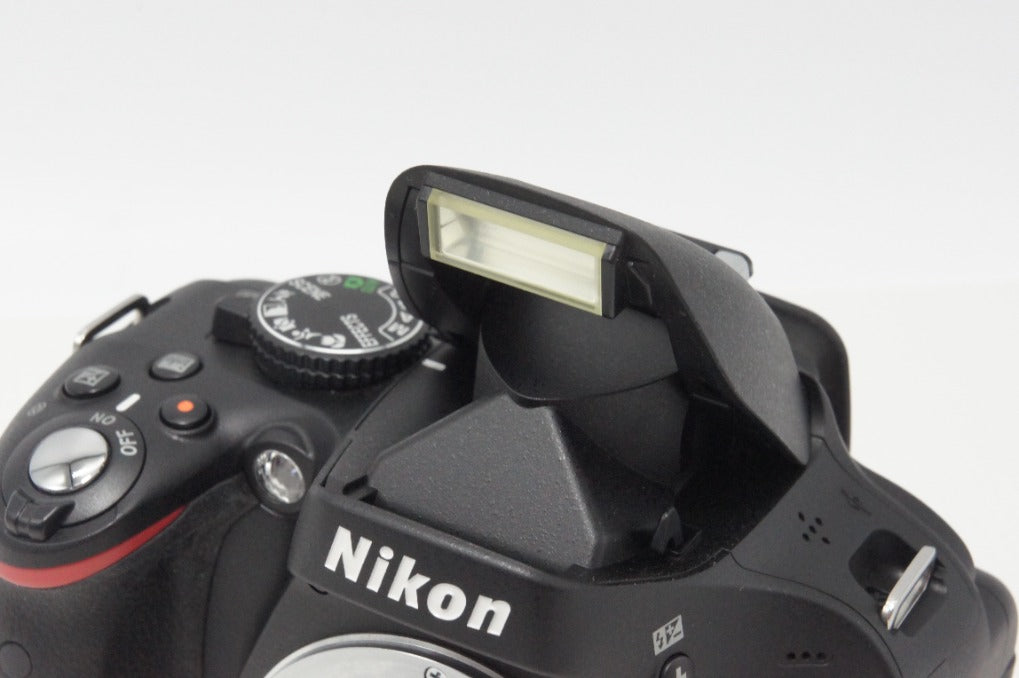 美品 Nikon ニコン D5100 ボディ + AF-S DX NIKKOR 18-55mm VR レンズ