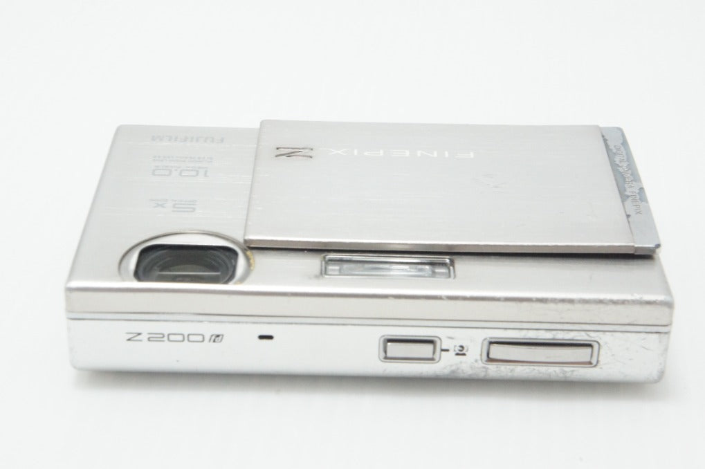 Junk FUJIFILM FinePix Z200fd Compact Digital Camera Silver 260720d