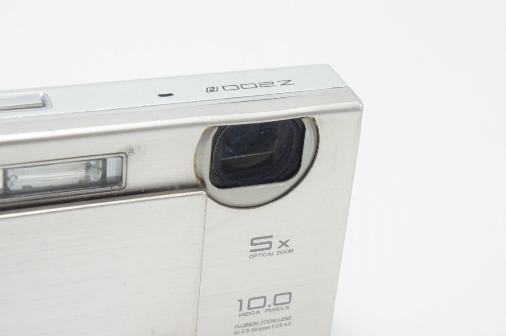 Junk FUJIFILM FinePix Z200fd Compact Digital Camera Silver 260720d