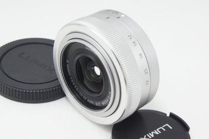 美品 Panasonic LUMIX G VARIO 12-32mm F3.5-5.6 ASPH. MEGA O.I.S. H-FS12032 シルバー マイクロフォーサーズ 260723m