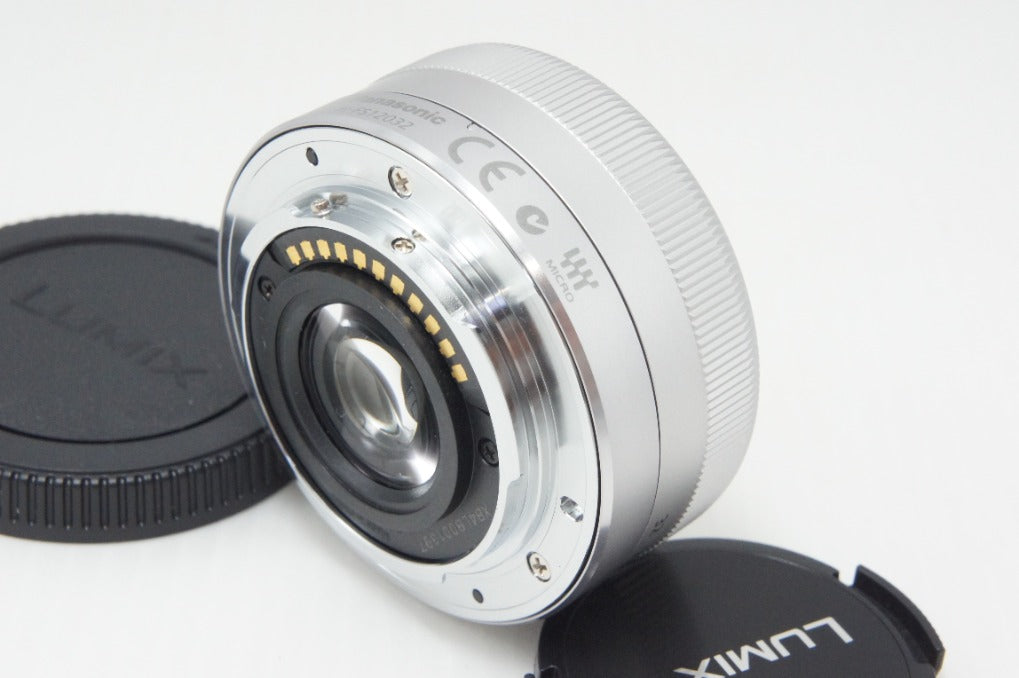美品 Panasonic LUMIX G VARIO 12-32mm F3.5-5.6 ASPH. MEGA O.I.S. H-FS12032 シルバー マイクロフォーサーズ 260723m