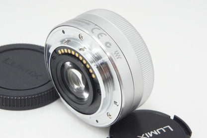 美品 Panasonic LUMIX G VARIO 12-32mm F3.5-5.6 ASPH. MEGA O.I.S. H-FS12032 シルバー マイクロフォーサーズ 260723m