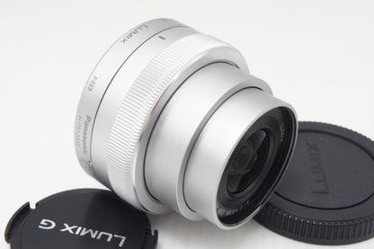 美品 Panasonic LUMIX G VARIO 12-32mm F3.5-5.6 ASPH. MEGA O.I.S. H-FS12032 シルバー マイクロフォーサーズ 260723m