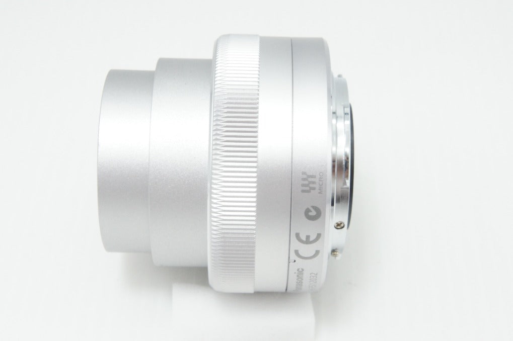 美品 Panasonic LUMIX G VARIO 12-32mm F3.5-5.6 ASPH. MEGA O.I.S. H-FS12032 シルバー マイクロフォーサーズ 260723m