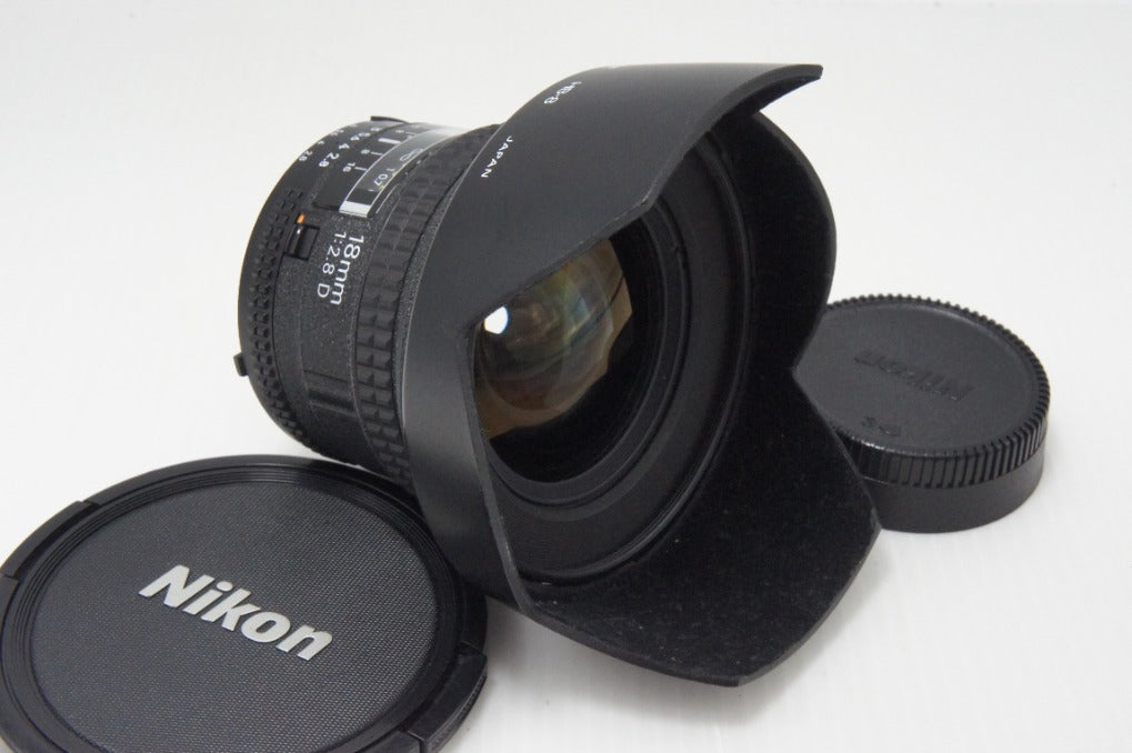 美品 Nikon ニコン AF NIKKOR 18mm F2.8D フルサイズ 単焦点レンズ フード付 260723y