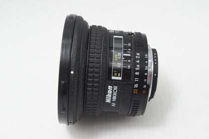 美品 Nikon ニコン AF NIKKOR 18mm F2.8D フルサイズ 単焦点レンズ フード付 260723y