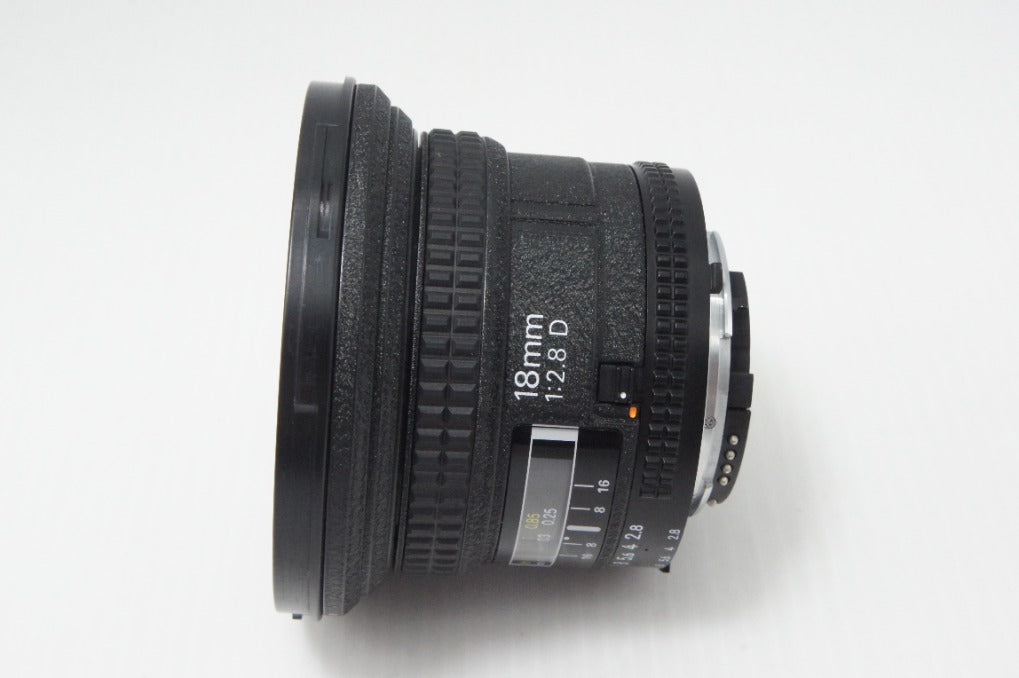 美品 Nikon ニコン AF NIKKOR 18mm F2.8D フルサイズ 単焦点レンズ フード付 260723y