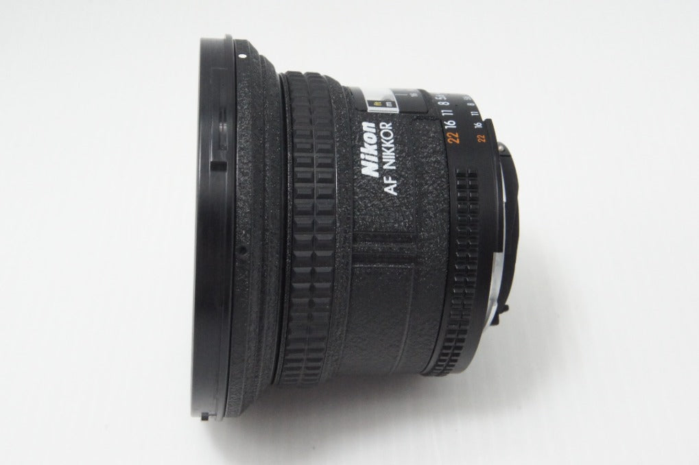美品 Nikon ニコン AF NIKKOR 18mm F2.8D フルサイズ 単焦点レンズ フード付 260723y