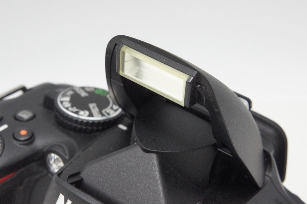 美品 Nikon D5100 ボディ + AF-S DX NIKKOR 18-55mm VR レンズキット デジタル一眼レフカメラ ブラック 260724b