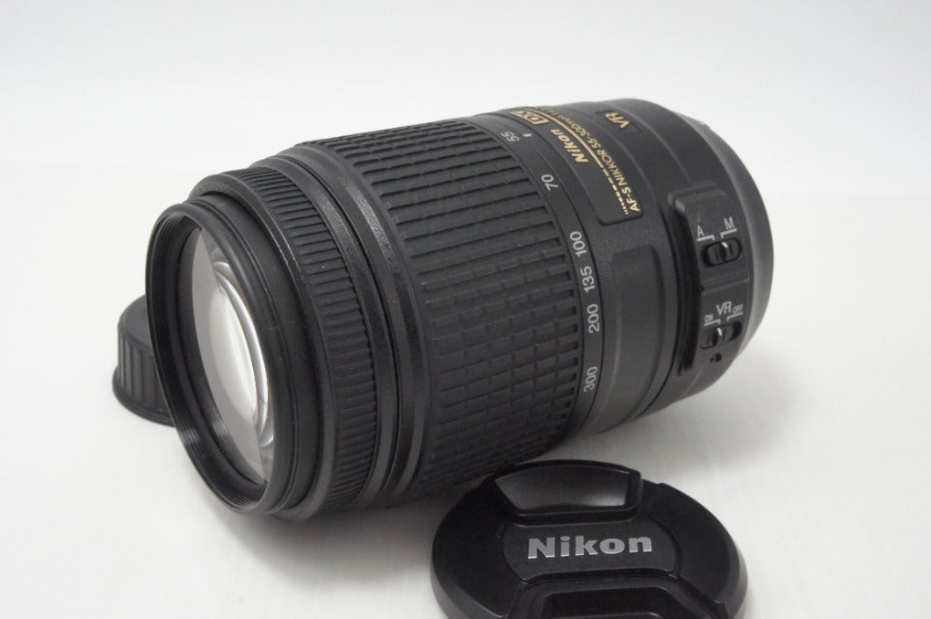 美品 Nikon ニコン AF-S DX NIKKOR 55-300mm F4.5-5.6G ED VR APS-C ズームレンズ フード付 260724c