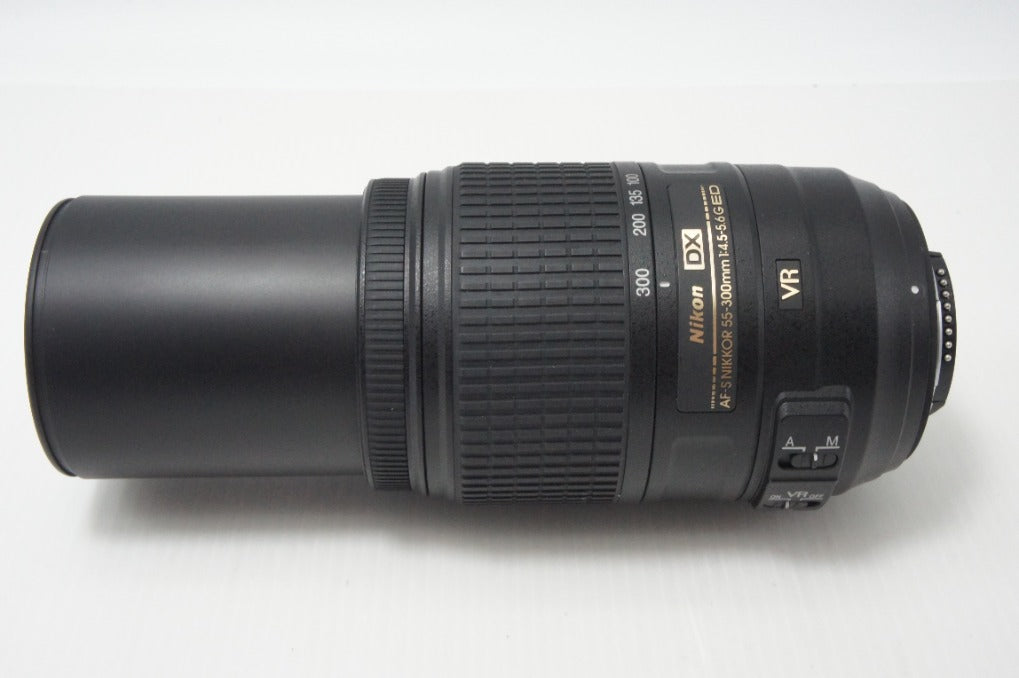 美品 Nikon ニコン AF-S DX NIKKOR 55-300mm F4.5-5.6G ED VR APS-C ズームレンズ フード付 260724c