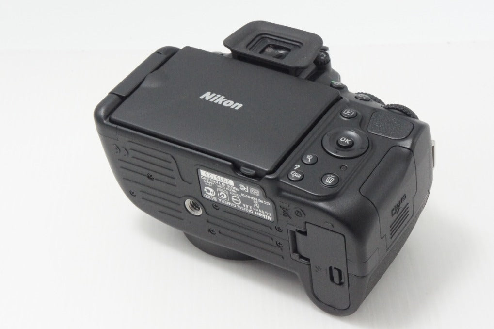 新品級 Nikon D5100 ボディ + AF-S DX NIKKOR 18-55mm VR レンズキット デジタル一眼レフカメラ ブラック 260724d