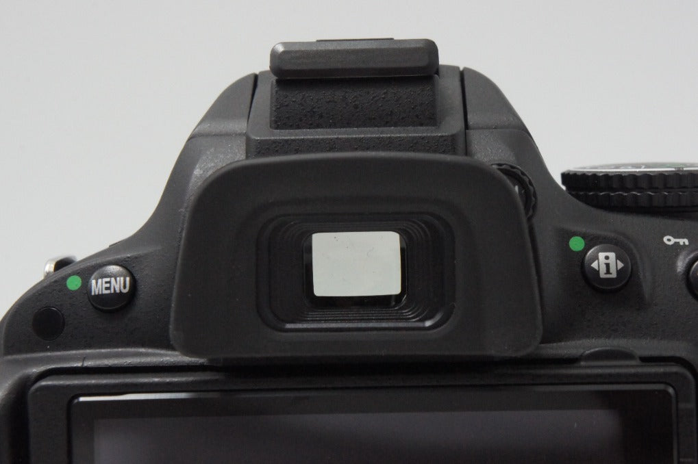新品級 Nikon D5100 ボディ + AF-S DX NIKKOR 18-55mm VR レンズキット デジタル一眼レフカメラ ブラック 260724d