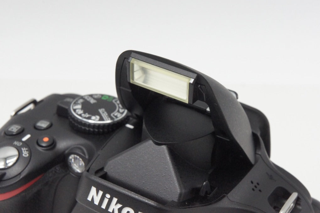 新品級 Nikon D5100 ボディ + AF-S DX NIKKOR 18-55mm VR レンズキット デジタル一眼レフカメラ ブラック 260724d