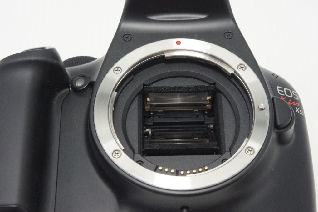 良品 Canon キヤノン EOS Kiss X50 ボディ + EF-S 18-55mm IS II レンズキット デジタル一眼レフカメラ 260727g