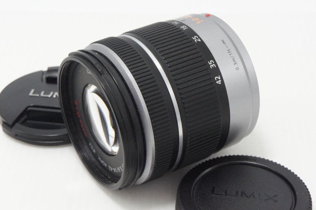 美品 Panasonic LUMIX G VARIO 14-42mm F3.5-5.6 ASPH. MEGA O.I.S H-FS014042 マイクロフォーサーズ フード付 260727m