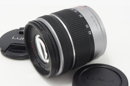 美品 Panasonic LUMIX G VARIO 14-42mm F3.5-5.6 ASPH. MEGA O.I.S H-FS014042 マイクロフォーサーズ フード付 260727m