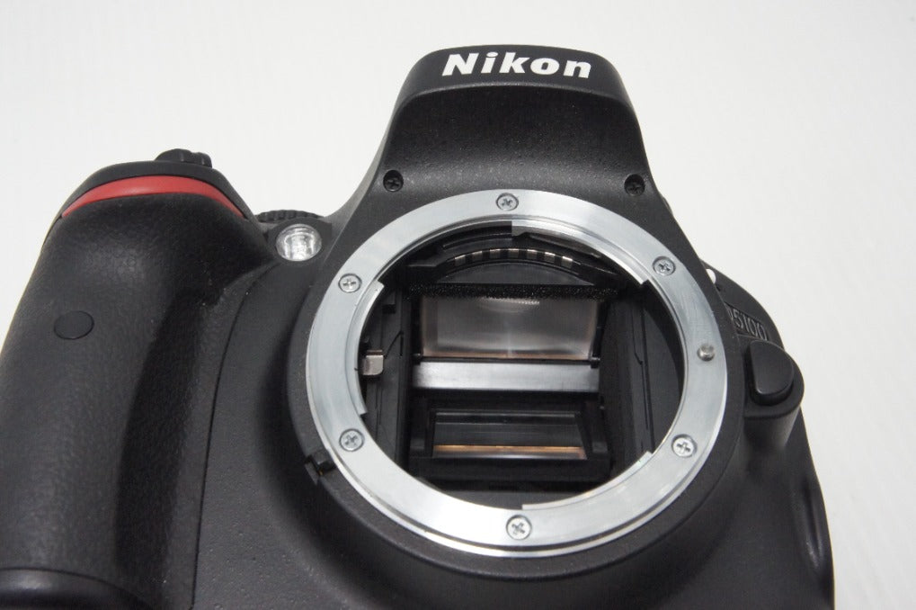 Nikon ニコン D5100 ボディ + AF-S DX NIKKOR 18-55mm VR レンズキット