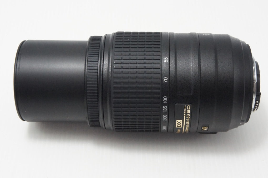 美品 Nikon ニコン AF-S DX NIKKOR 55-300mm F4.5-5.6G ED VR APS-C ズームレンズ フード付 260728k