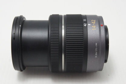 美品 Panasonic LUMIX G VARIO 14-42mm F3.5-5.6 ASPH. MEGA O.I.S H-FS014042 マイクロフォーサーズ フード付 260728q