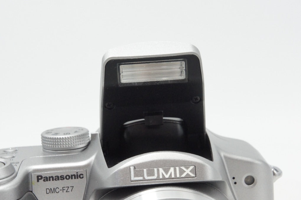 良品 Panasonic パナソニック LUMIX DMC-FZ7-S デジタルカメラ シルバー ケース付 260728s