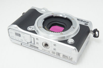 美品 Nikon ニコン 1 J5 ボディ ミラーレス一眼カメラ シルバー 260729u