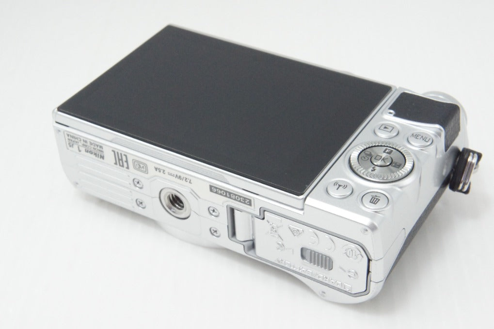 美品 Nikon ニコン 1 J5 ボディ ミラーレス一眼カメラ シルバー 260729u