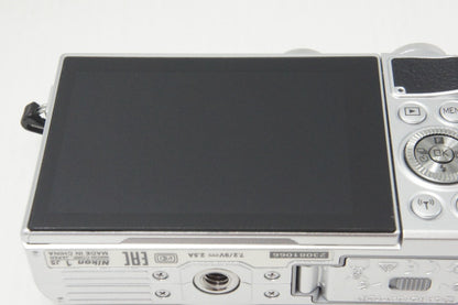 美品 Nikon ニコン 1 J5 ボディ ミラーレス一眼カメラ シルバー 260729u