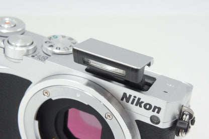 美品 Nikon ニコン 1 J5 ボディ ミラーレス一眼カメラ シルバー 260729u