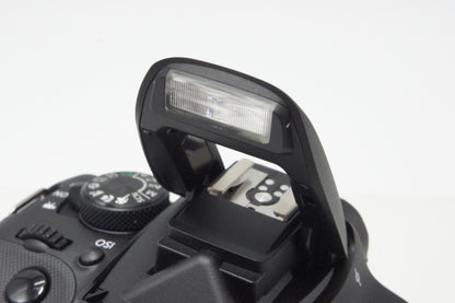 美品 Canon キヤノン EOS Kiss X7 ボディ + EF-S 18-55mm IS STM レンズキット デジタル一眼レフカメラ 260730ac