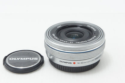 美品 OLYMPUS M.ZUIKO DIGITAL ED 14-42mm F3.5-5.6 EZ マイクロフォーサーズ ズームレンズ シルバー 260730ah