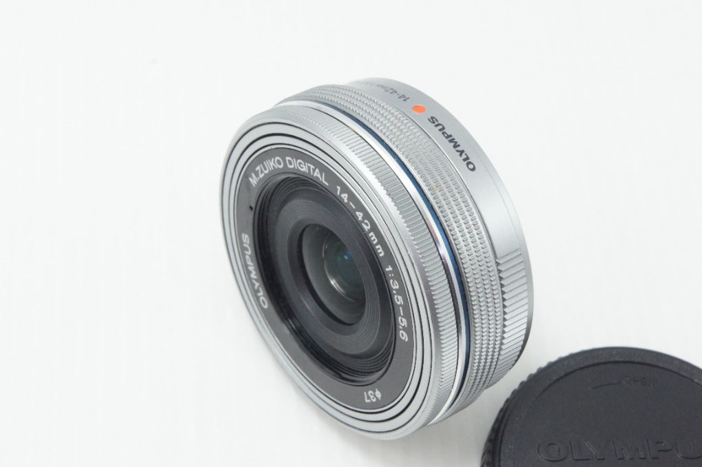 美品 OLYMPUS M.ZUIKO DIGITAL ED 14-42mm F3.5-5.6 EZ マイクロフォーサーズ ズームレンズ シルバー 260730ah
