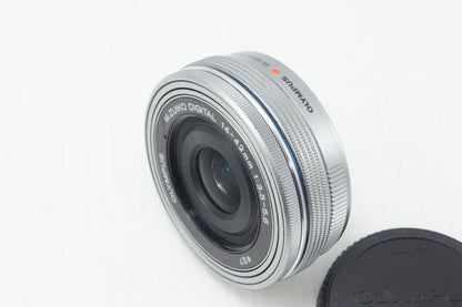美品 OLYMPUS M.ZUIKO DIGITAL ED 14-42mm F3.5-5.6 EZ マイクロフォーサーズ ズームレンズ シルバー 260730ah