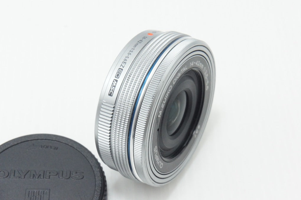 美品 OLYMPUS M.ZUIKO DIGITAL ED 14-42mm F3.5-5.6 EZ マイクロフォーサーズ ズームレンズ シルバー 260730ah