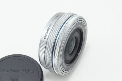 美品 OLYMPUS M.ZUIKO DIGITAL ED 14-42mm F3.5-5.6 EZ マイクロフォーサーズ ズームレンズ シルバー 260730ah