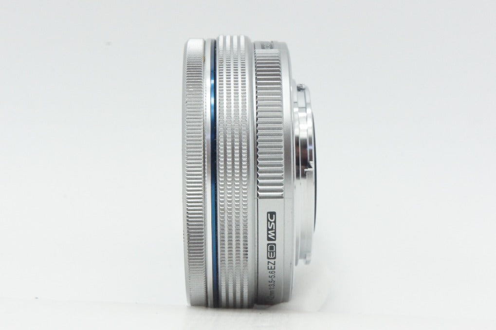 美品 OLYMPUS M.ZUIKO DIGITAL ED 14-42mm F3.5-5.6 EZ マイクロフォーサーズ ズームレンズ シルバー 260730ah