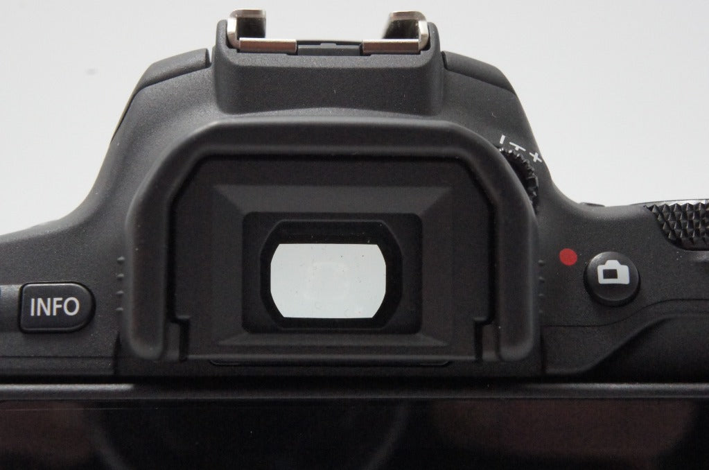 美品 Canon キヤノン EOS Kiss X9 ボディ + EF-S 18-55mm IS STM レンズキット デジタル一眼レフカメラ 260730ak
