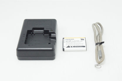 良品 FUJIFILM フジフィルム FinePix Z700EXR コンパクトデジタルカメラ シルバー 260730r