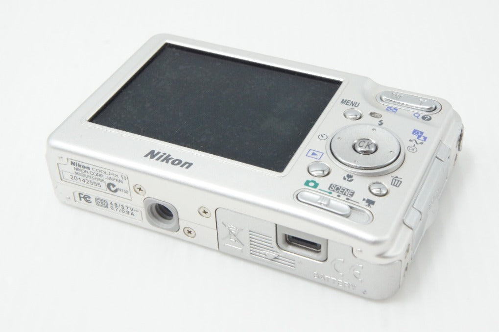 Nikon ニコン COOLPIX S3 コンパクトデジタルカメラ フロストシルバー 260730u