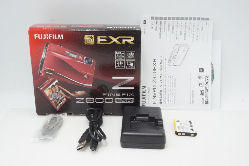 FUJIFILM フジフィルム FinePix Z800EXR コンパクトデジタルカメラ