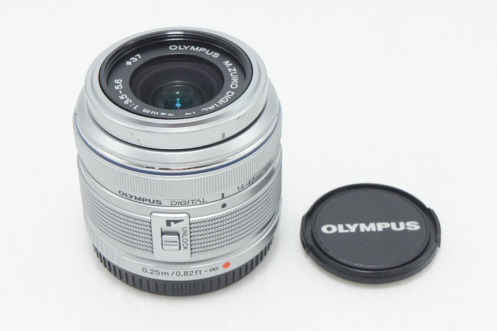 良品 OLYMPUS オリンパス M.ZUIKO DIGITAL 14-42mm F3.5-5.6 II R マイクロフォーサーズ シルバー ズームレンズ 260812ae