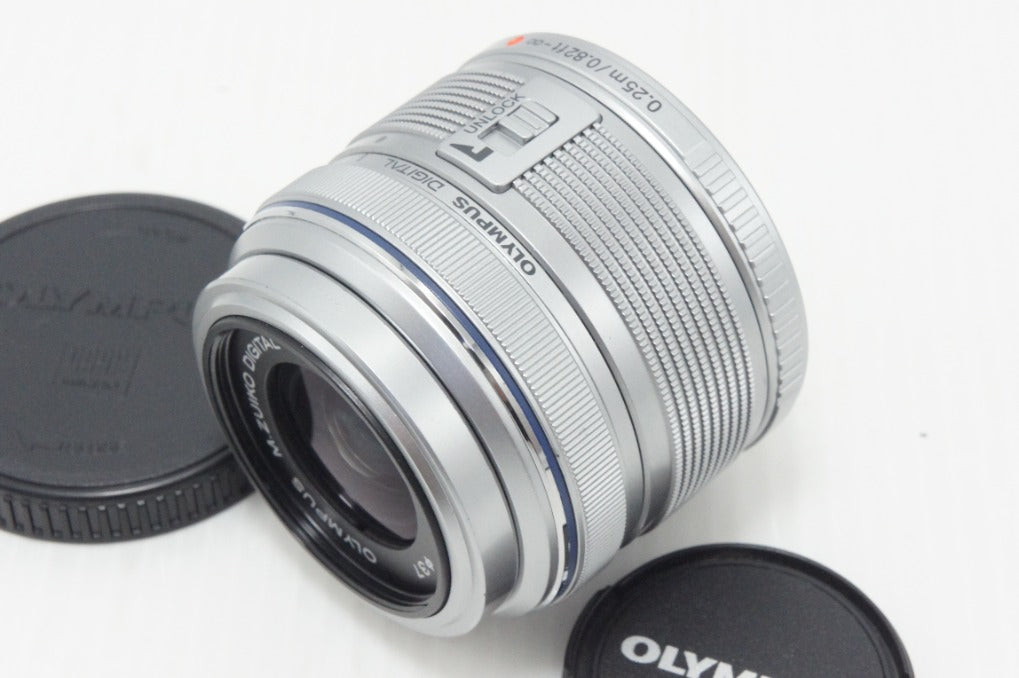 良品 OLYMPUS オリンパス M.ZUIKO DIGITAL 14-42mm F3.5-5.6 II R マイクロフォーサーズ シルバー ズームレンズ 260812ae