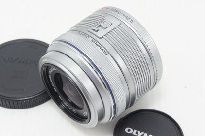 良品 OLYMPUS オリンパス M.ZUIKO DIGITAL 14-42mm F3.5-5.6 II R マイクロフォーサーズ シルバー ズームレンズ 260812ae